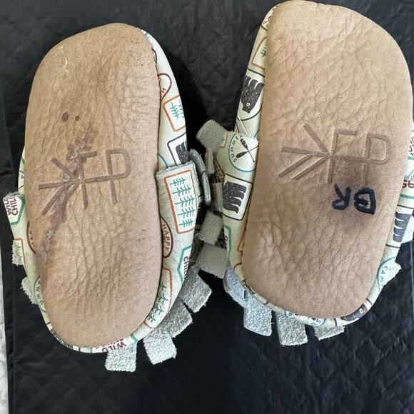Freshly Picked Soft Sole Leather Moccasins Baby Size 2 US Size 4  6-12 Months - Picture 5 of 11